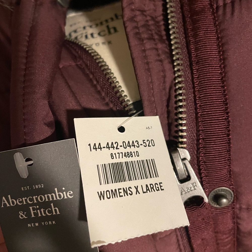 Abercrombie & Fitch Burgundy Puffer Jacket with Faux Fur Hood NWT - Picture 6 of 8